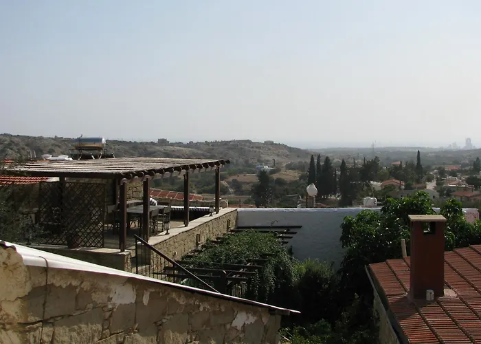Dolphin Guest House And Studios