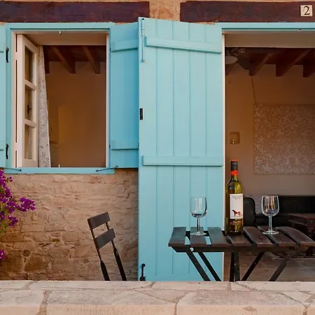 Dolphin Guest House And Studios Tochni Exterior photo