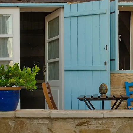 Dolphin Guest House And Studios Tochni Exterior photo